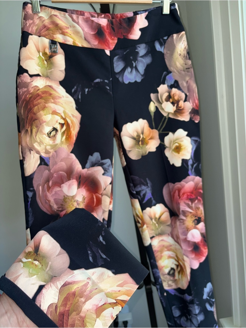 Joseph Ribkoff Floral Pull-On Pants Size 8 Made in Canada Romantic Feminine Chic